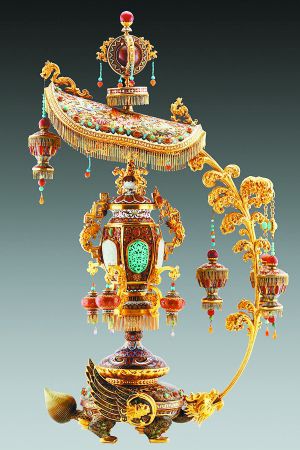 张同禄作品《华冠万年灯》